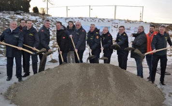 Feuerwehroffensive: Spatenstich in Pummersdorf