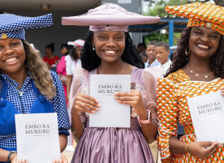 Im Dezember 2025 Bibelbücher in zwei Sprachen veröffentlicht