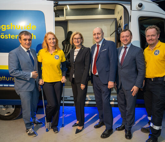 Neues Einsatzleitfahrzeug für die Rettungshunde Niederösterreich