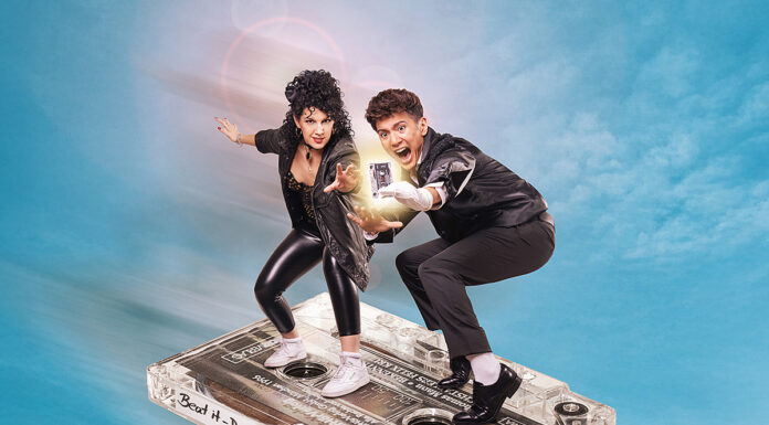 Agentenpoker im Neonlicht: Die Sommerspiele Melk im Bann der achtziger Jahre