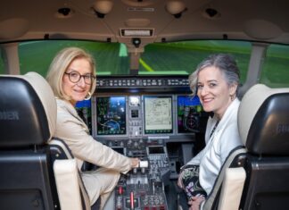 Flugsimulator als Symbol der Partnerschaft