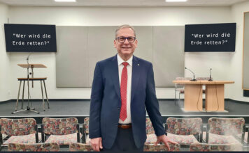 Die Antwort im März: Wer wird die Erde retten?