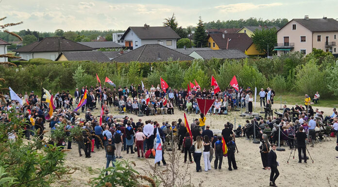 Delegation der Bundesregierung bei der Gedenkfeier in Gusen