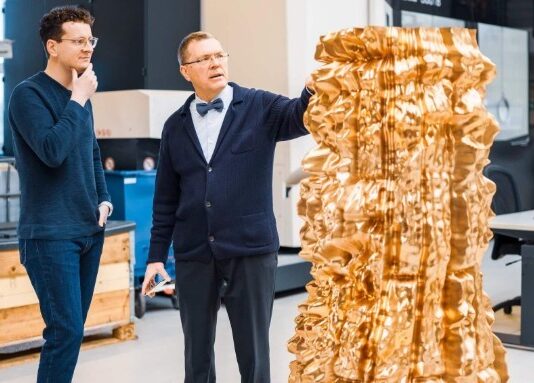Ein Baum aus Bronze: Das Mahnmal für die verfolgten Zeugen Jehovas nimmt Gestalt an