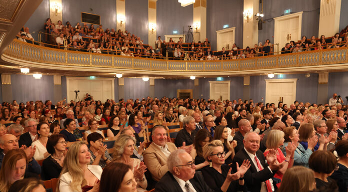 Bulgarien 12 Points: Standing Ovations für die „Gala der bulgarischen Kultur und Musik“