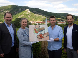 Kunst im Glas Wein, Kunst im Frühstücksraum