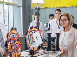 NÖ-Schüler räumen bei Robotik-WM ab
