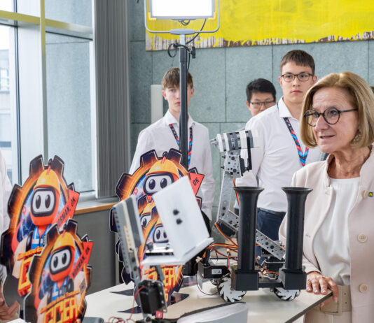 NÖ-Schüler räumen bei Robotik-WM ab