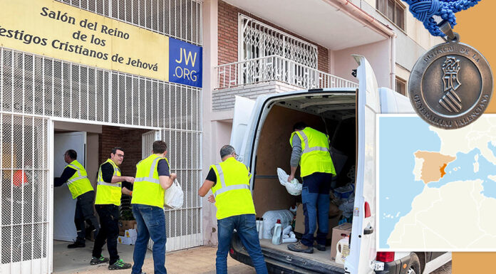 Nach den Überschwemmungen 2024 in Valencia: Jehovas Zeugen für ihren Hilfseinsatz gewürdigt